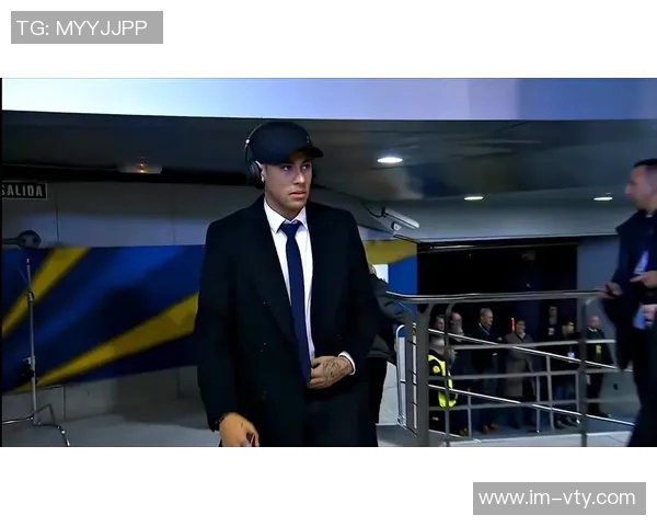 内马尔首次抖音直播身穿唐装为运动饮料带货开启新篇章